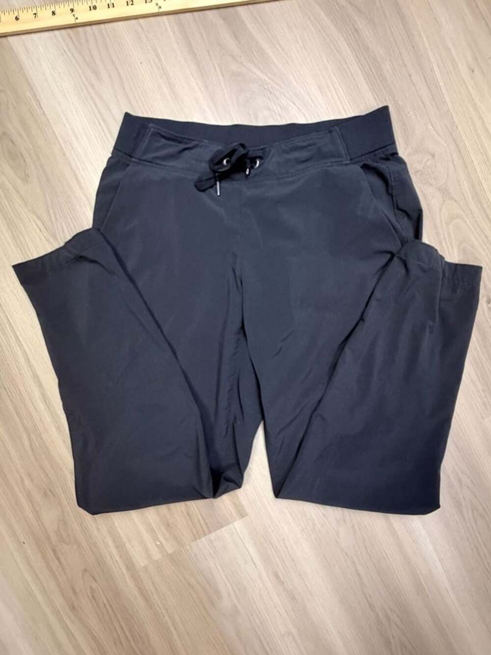 Athleta Athletic Pants Size 6 Black Pull On Tapered Leg